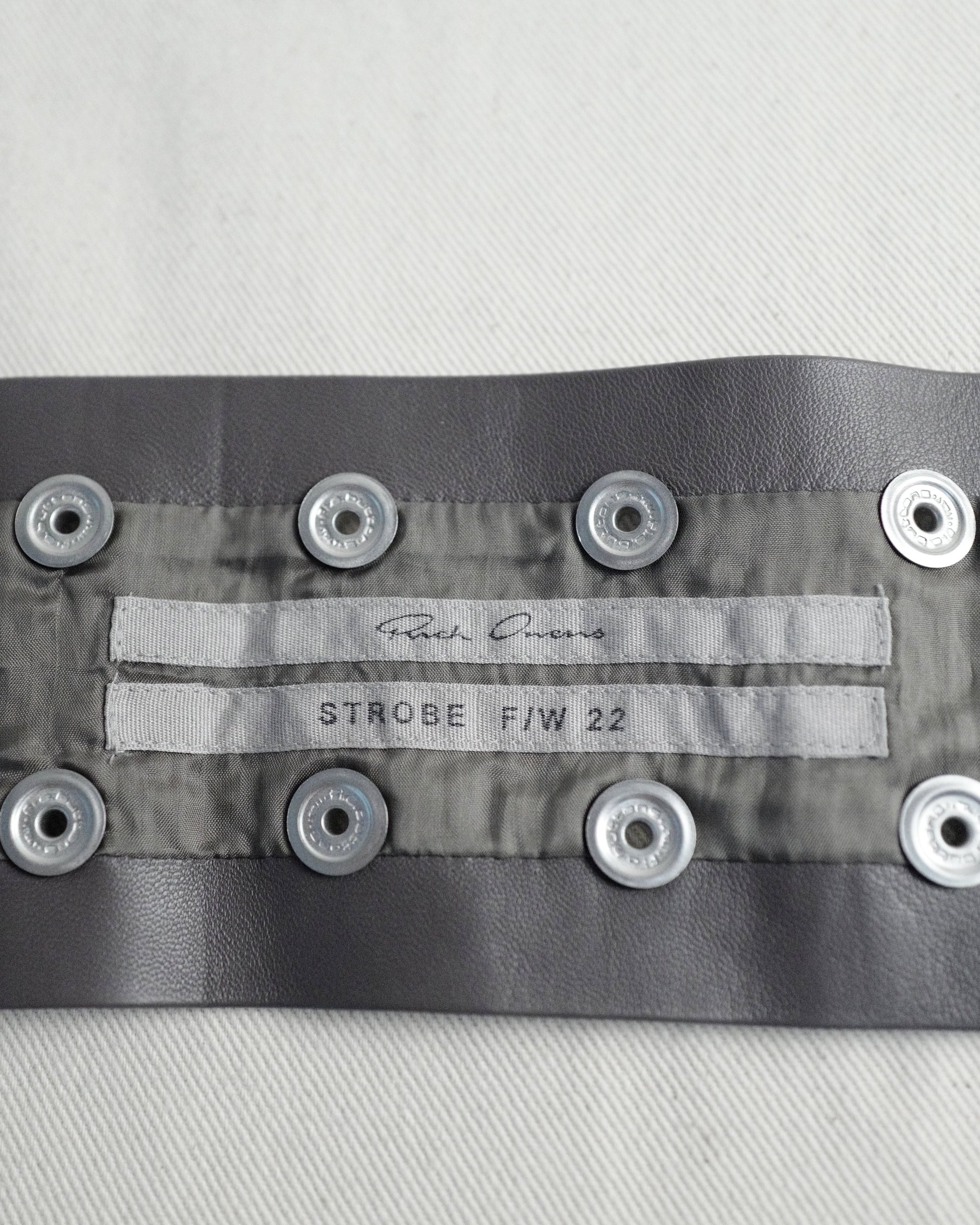 RICK OWENS CHOKER FW22 STROBE – Bygone